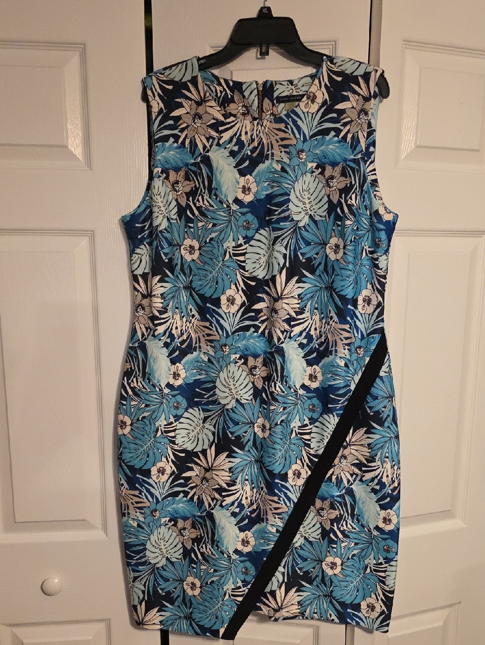 NWT -Tommy Hilfiger - BlueTropical Print Sleeveless Dress - 18